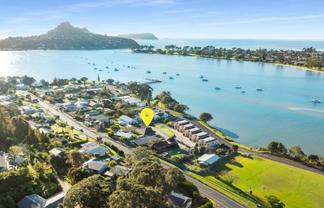 8 Grey Avenue, Tairua