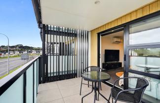 Unit 202/28 Shortfin Place, Flat Bush