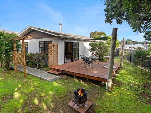 49 Tasman Road, Otaki Beach