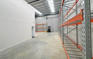 MODERN TILT SLAB INDUSTRIAL UNIT

