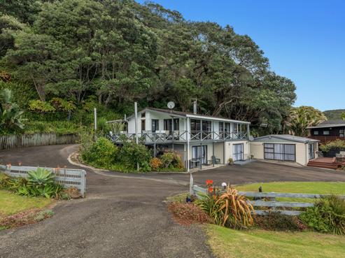 10746 State Highway 35, Waihau Bay