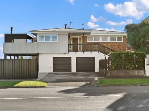 1 Garden Heights Avenue, Glenview