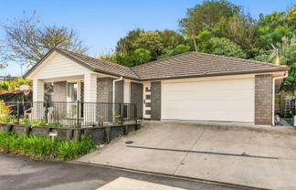 10 Stable Way, Brookfield
