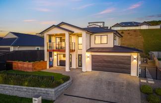 111 Queen Charlotte Drive, Aotea