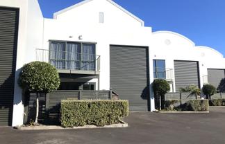 Live, work, thrive – office/warehouse