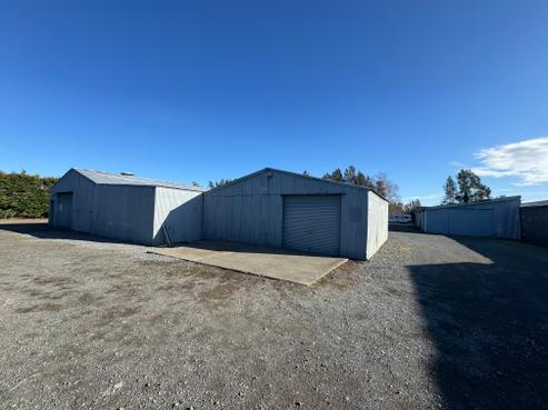 701 Murdoch Road East, Akina