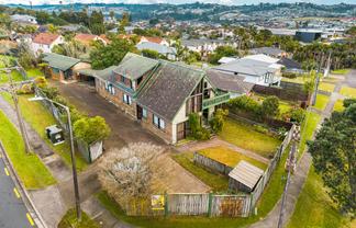 758 East Coast Road, Oteha
