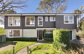 11 Puketaha, Swanson