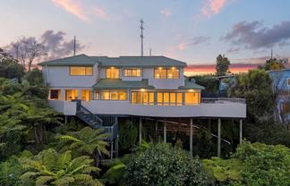 825 East Coast Road, Browns Bay