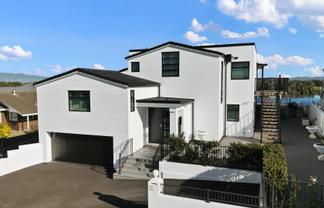 110 Pembroke Street, Hamilton Lake