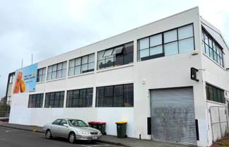 VALUE NEWTON OFFICE / WAREHOUSE
