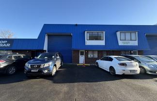 Versatile warehouse, office and showroom