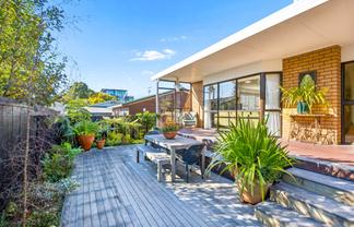 2/11 Kiwi Road, Point Chevalier
