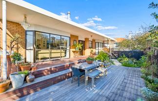 2/11 Kiwi Road, Point Chevalier