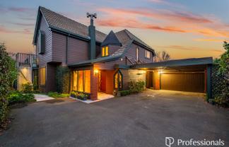 16a Hautana Square, Woburn