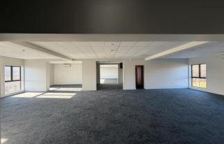 Modern CBD Office | 8 Car Parks