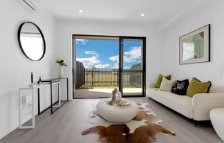 15/17 Barneys Farm Road, Clendon Park