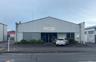 Versatile Showroom & Office For Lease