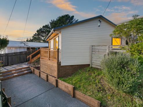 2 Beazley Avenue, Paparangi