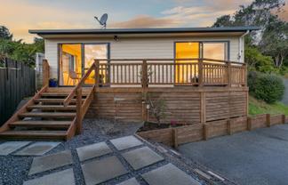 2 Beazley Avenue, Paparangi