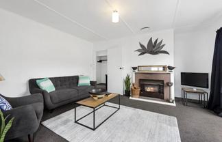 1319 High Street, Taita