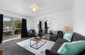 1319 High Street, Taita