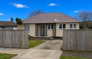 1319 High Street, Taita