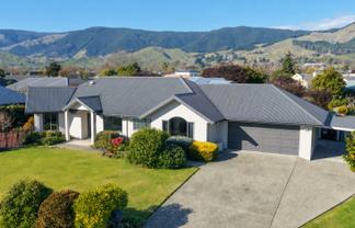2 Strawberry Grove, Richmond