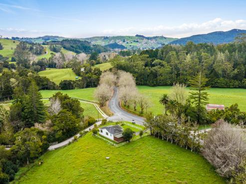 901 West Coast Road, Makarau