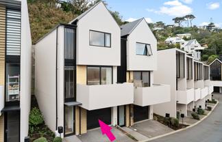 25 Erica Pabst Way, Island Bay