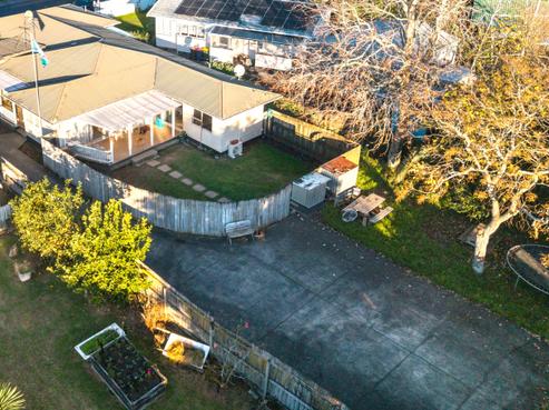 42 Cobham Crescent, Kelston