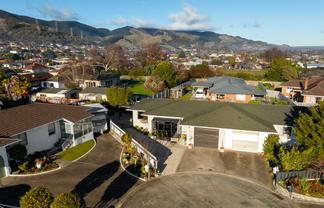 1/5 Alyson Place, Stoke