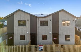16-18 Lincoln Road, Manurewa East
