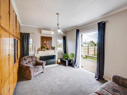 310 Park Road South, Akina