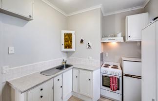 310 Park Road South, Akina