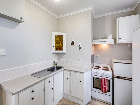 310 Park Road South, Akina