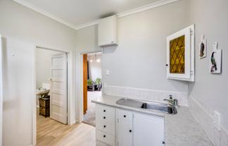 310 Park Road South, Akina