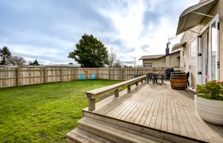 310 Park Road South, Akina