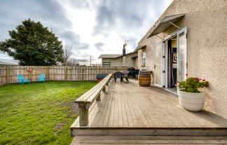 310 Park Road South, Akina