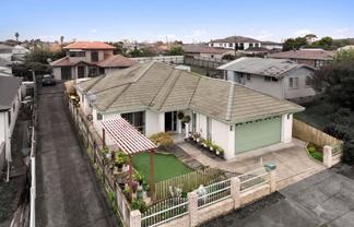 16 Atkinson Avenue, Papatoetoe
