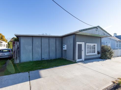 11 Front Miranda Road, Waitakaruru