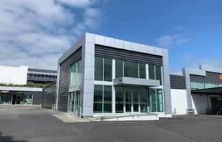 Quality Wairau Showroom / office / warehouse