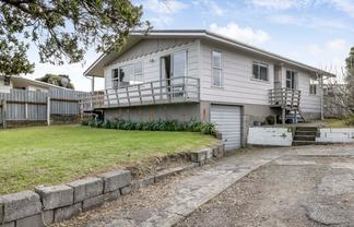 6 Yates Street, Otaki Beach