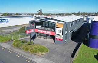 SHOWROOM, OFFICE, AND WAREHOUSE FLEXIBILITY
