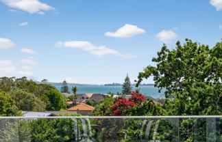 20B Oakwood Grove, Eastern Beach