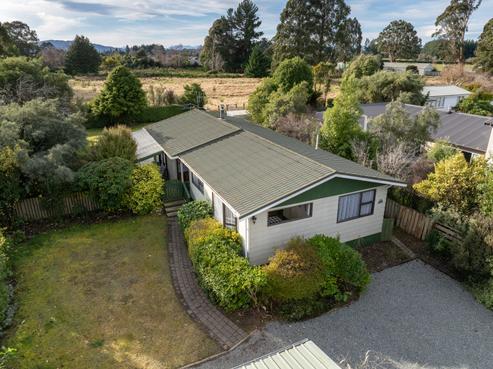 33 View Street, Manapouri