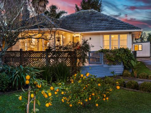 9 Devon Street, Te Atatu South