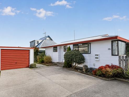 17B Bruce Avenue, Glenview