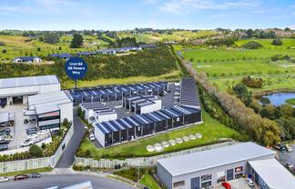 POLE-POSITIONED 91m² INDUSTRIAL UNIT
