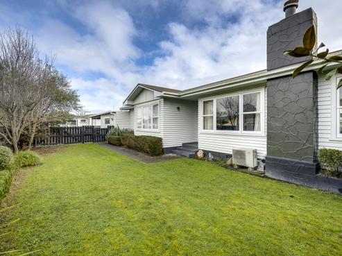 1214 Willowpark Road North, Mayfair